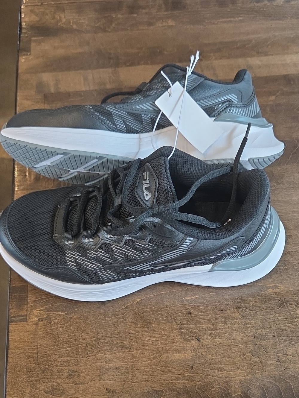 Fila Size 8 Women's Black Athletic Running Sneakers NEW